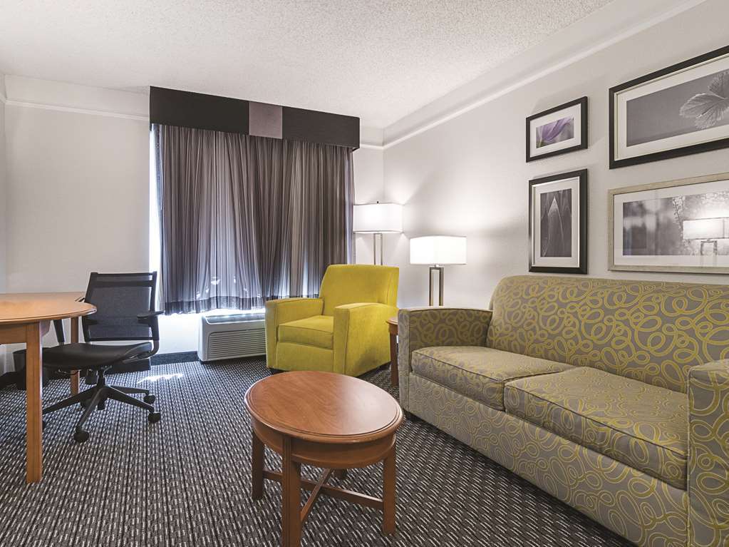 La Quinta Inn & Suites By Wyndham Ontario Airport Szoba fotó
